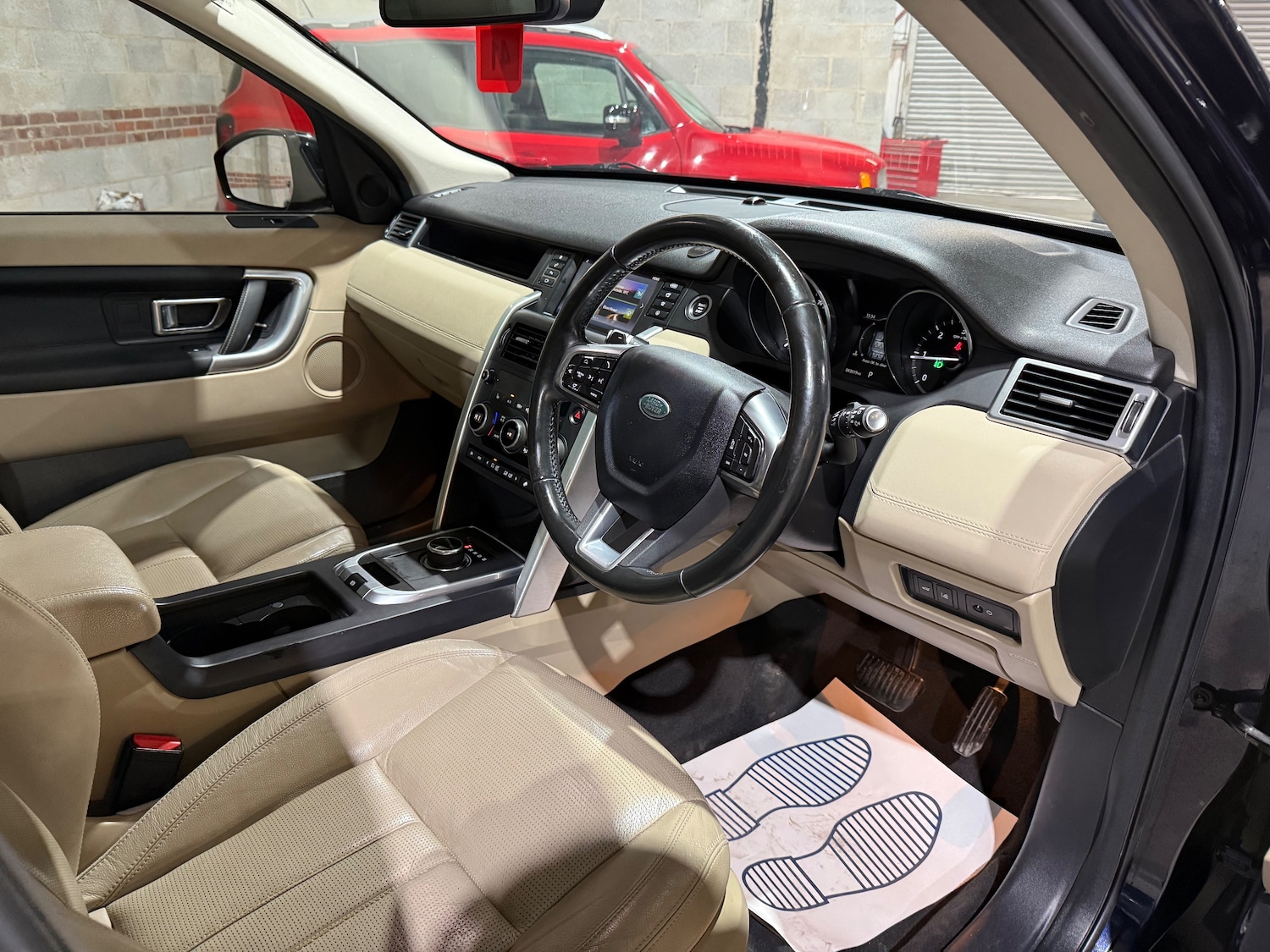 Used Land Rover Discovery Sport 2017 for sale - 76625723: Photo 28