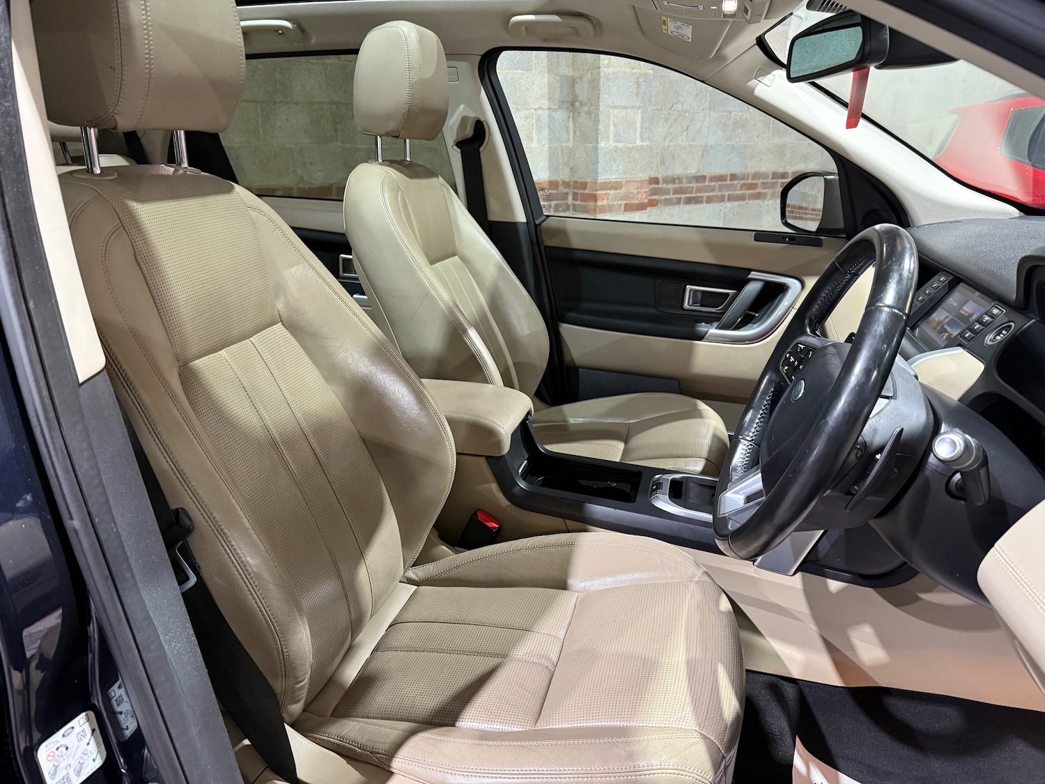 Used Land Rover Discovery Sport 2017 for sale - 76625723: Photo 29