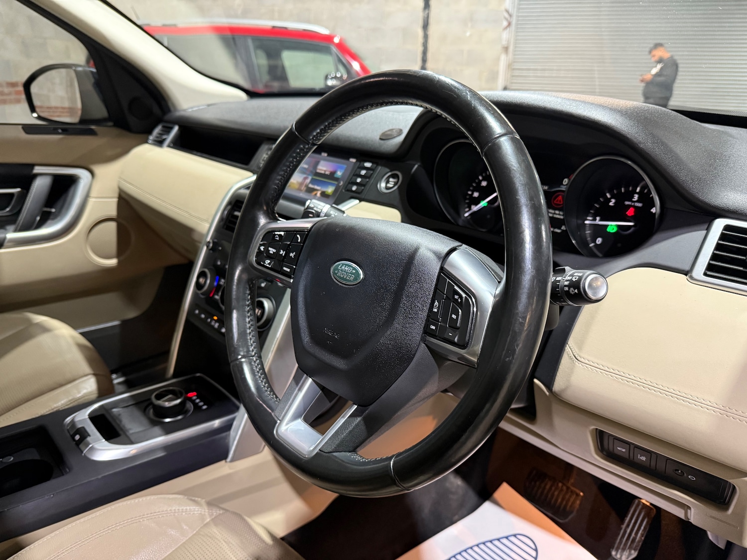 Used Land Rover Discovery Sport 2017 for sale - 76625723: Photo 32