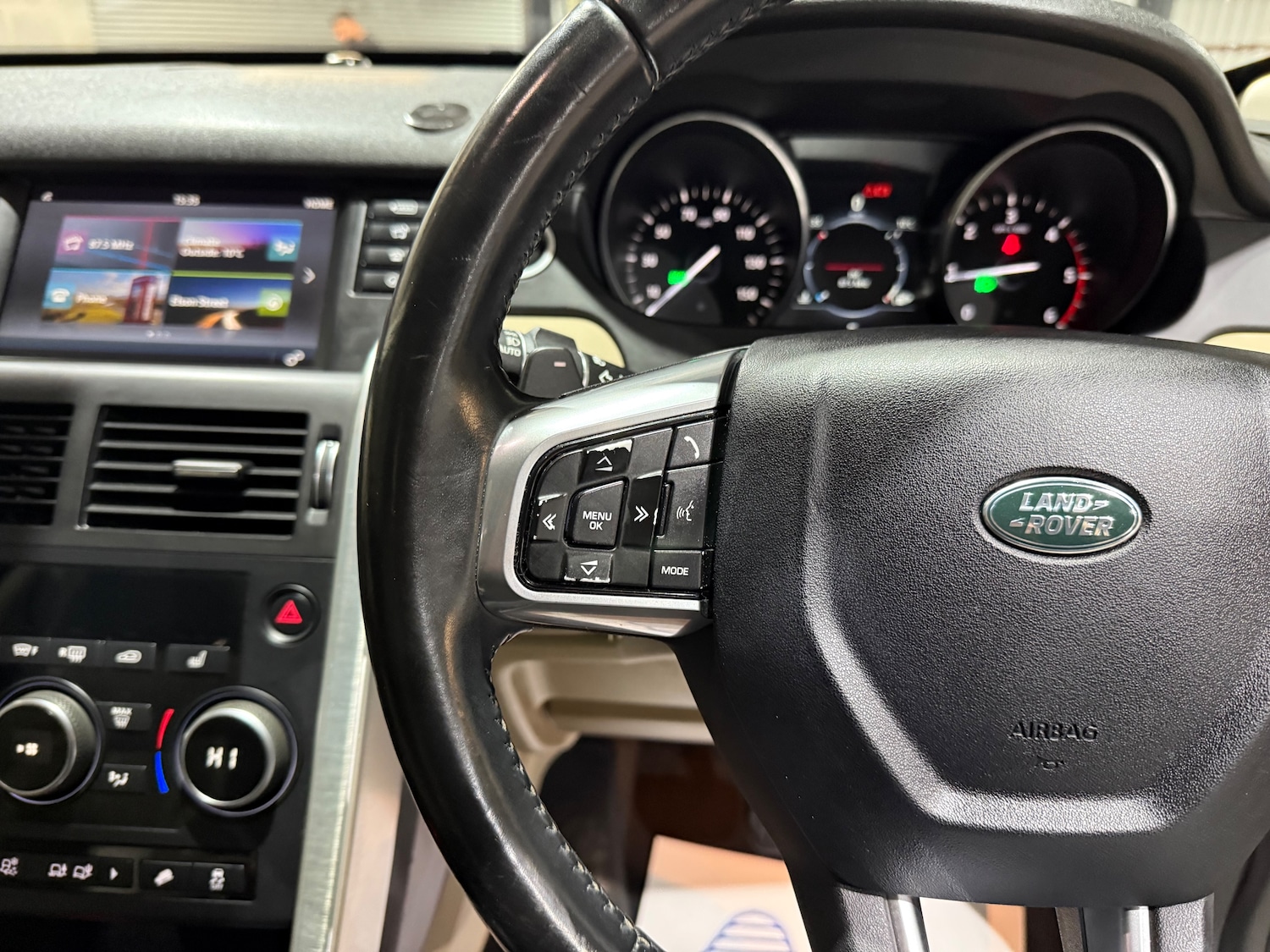 Used Land Rover Discovery Sport 2017 for sale - 76625723: Photo 34