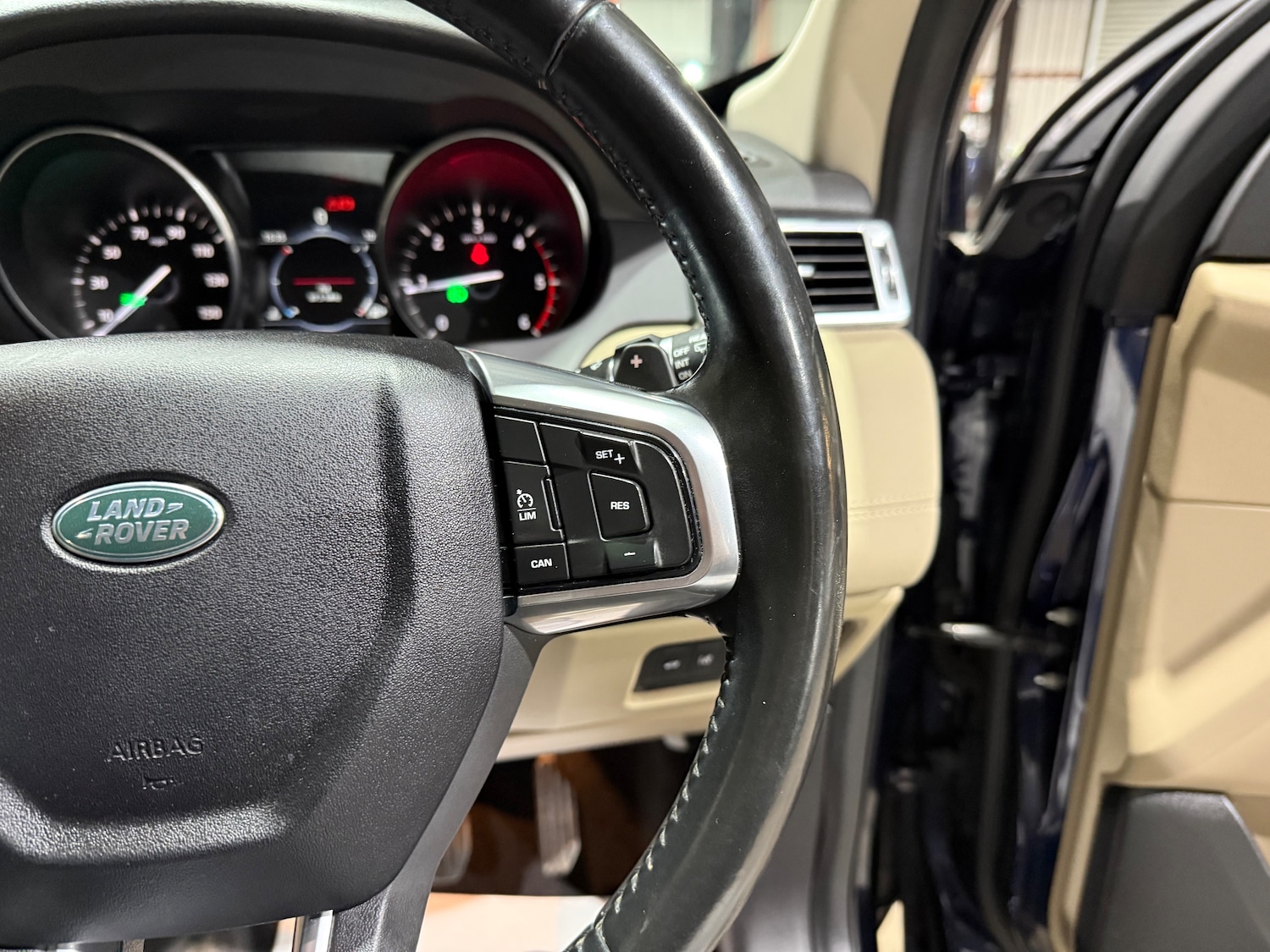 Used Land Rover Discovery Sport 2017 for sale - 76625723: Photo 35