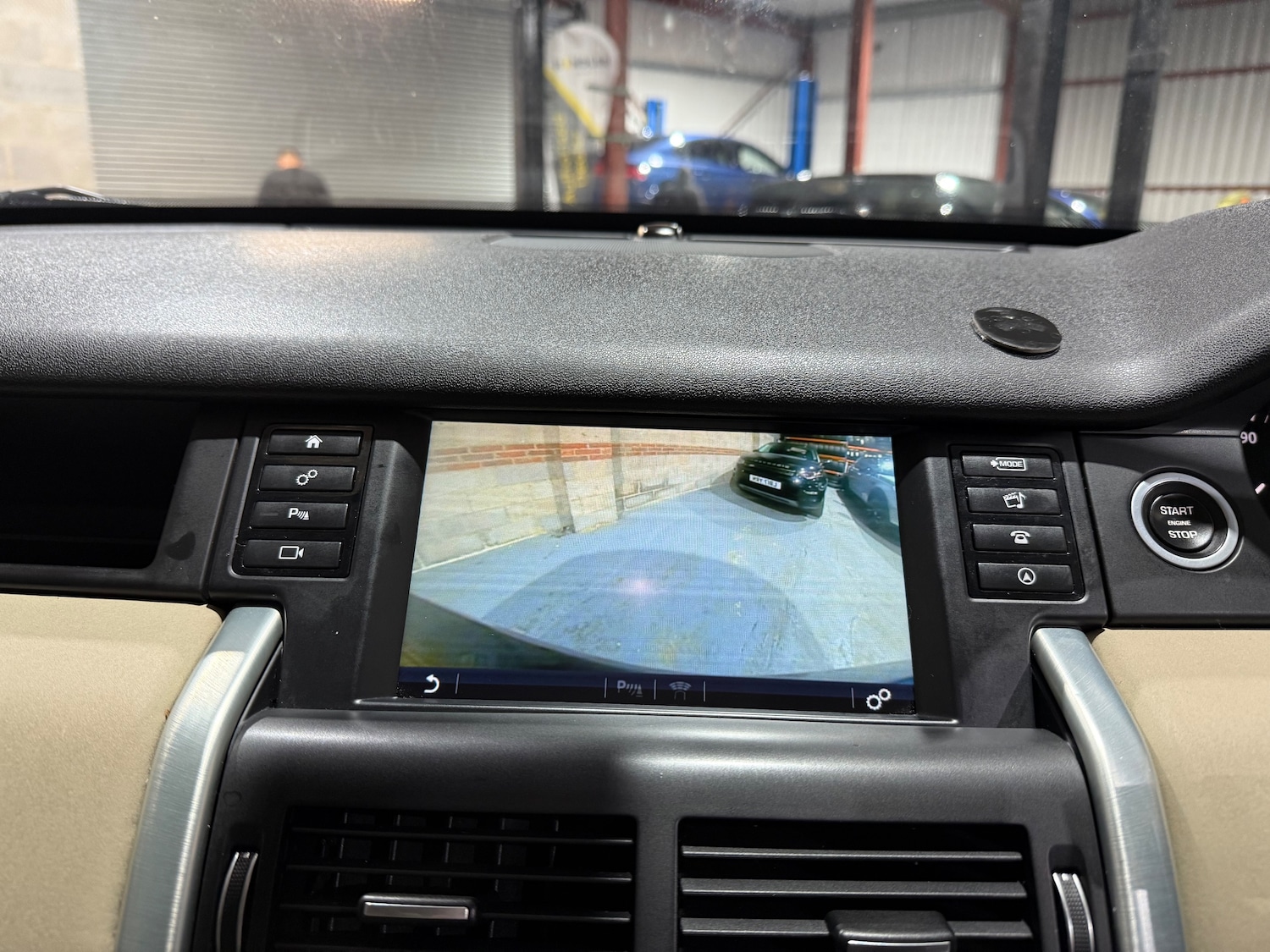 Used Land Rover Discovery Sport 2017 for sale - 76625723: Photo 41