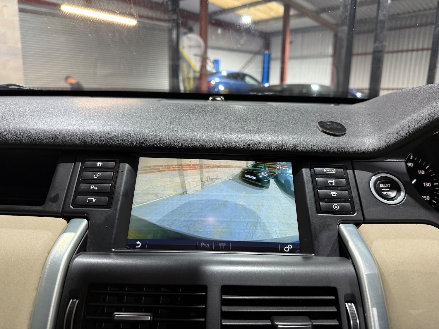 Used Land Rover Discovery Sport 2017 for sale - 76625723: Photo 45