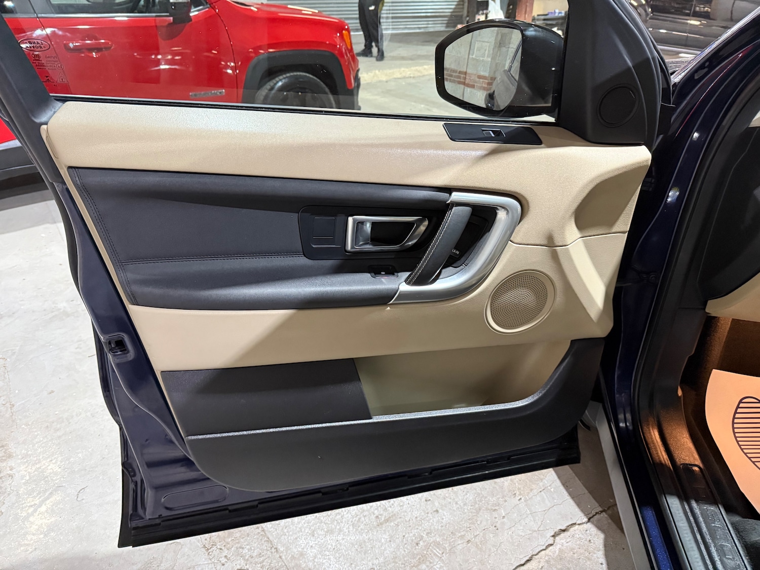 Used Land Rover Discovery Sport 2017 for sale - 76625723: Photo 7