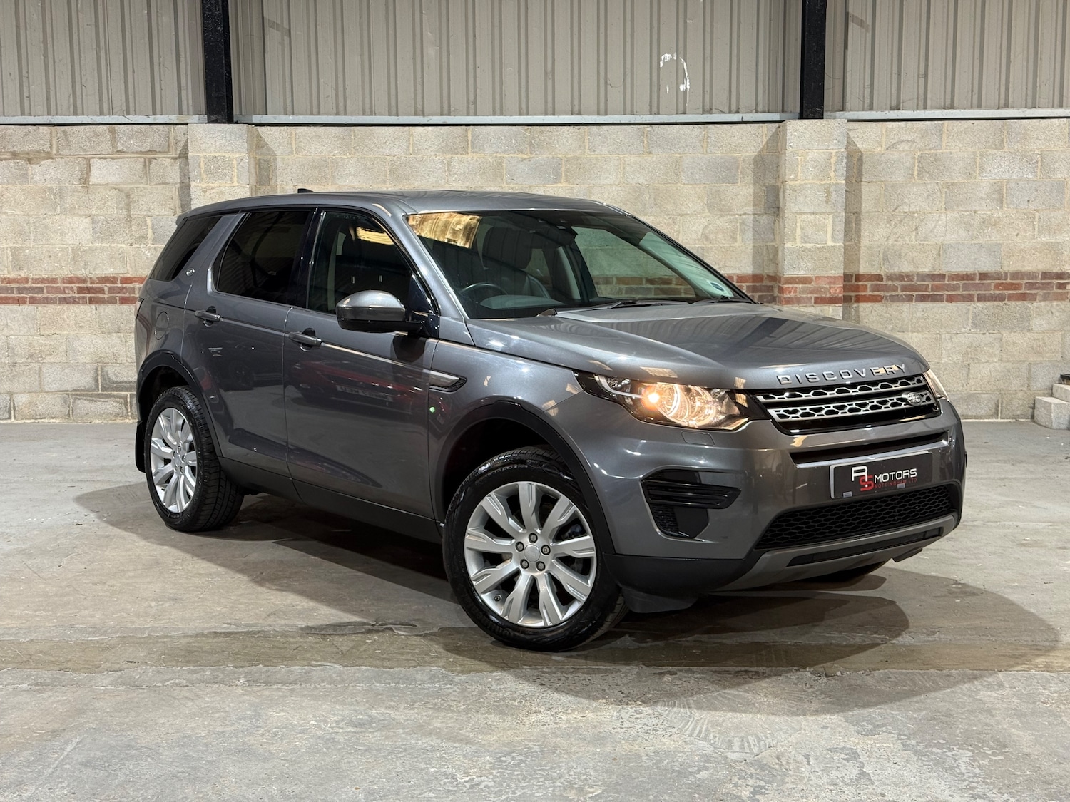 Used Land Rover Discovery Sport 2016 for sale - 76569266: Photo 1