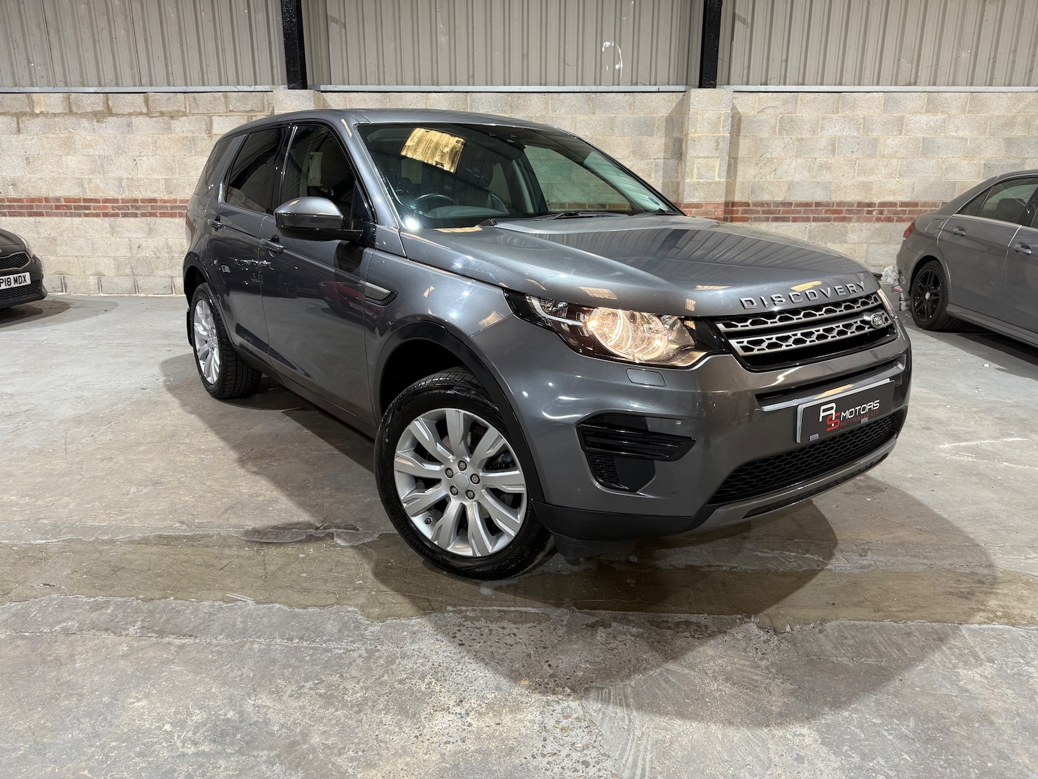 Used Land Rover Discovery Sport 2016 for sale - 76569266: Photo 2