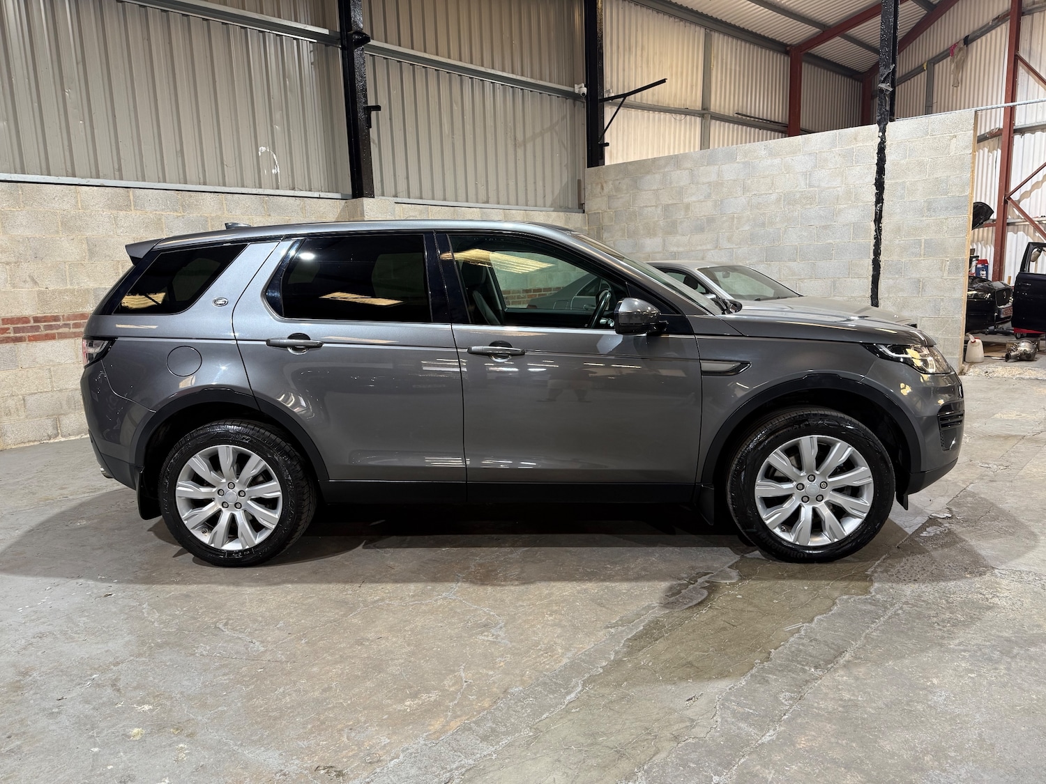 Used Land Rover Discovery Sport 2016 for sale - 76569266: Photo 4