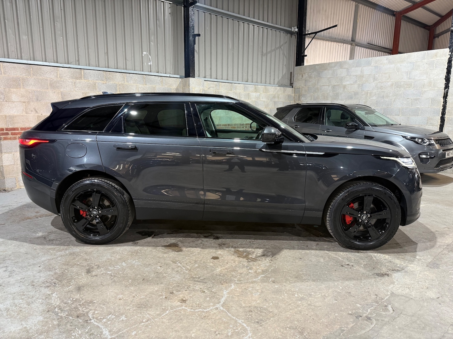 Used Land Rover Range Rover Velar 2018 for sale - 76875164: Photo 2