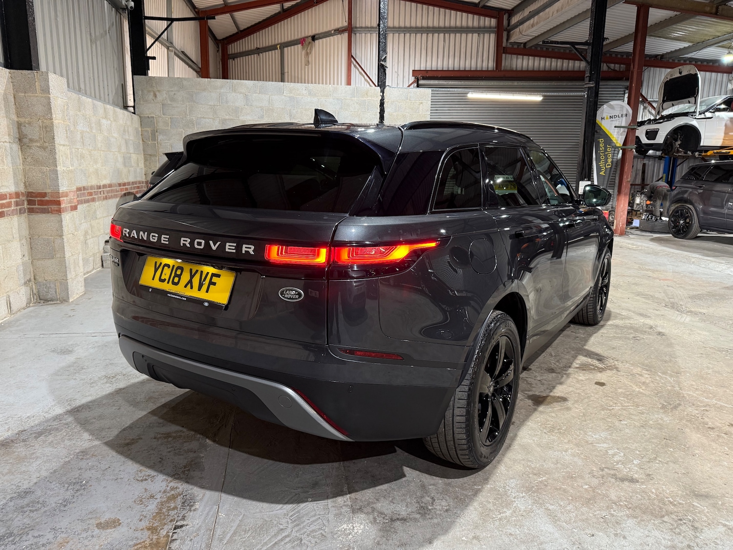 Used Land Rover Range Rover Velar 2018 for sale - 76875164: Photo 3