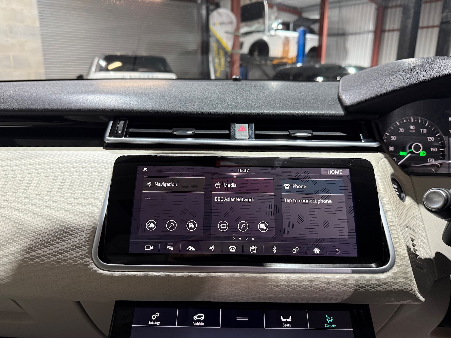 Used Land Rover Range Rover Velar 2018 for sale - 76875164: Photo 36