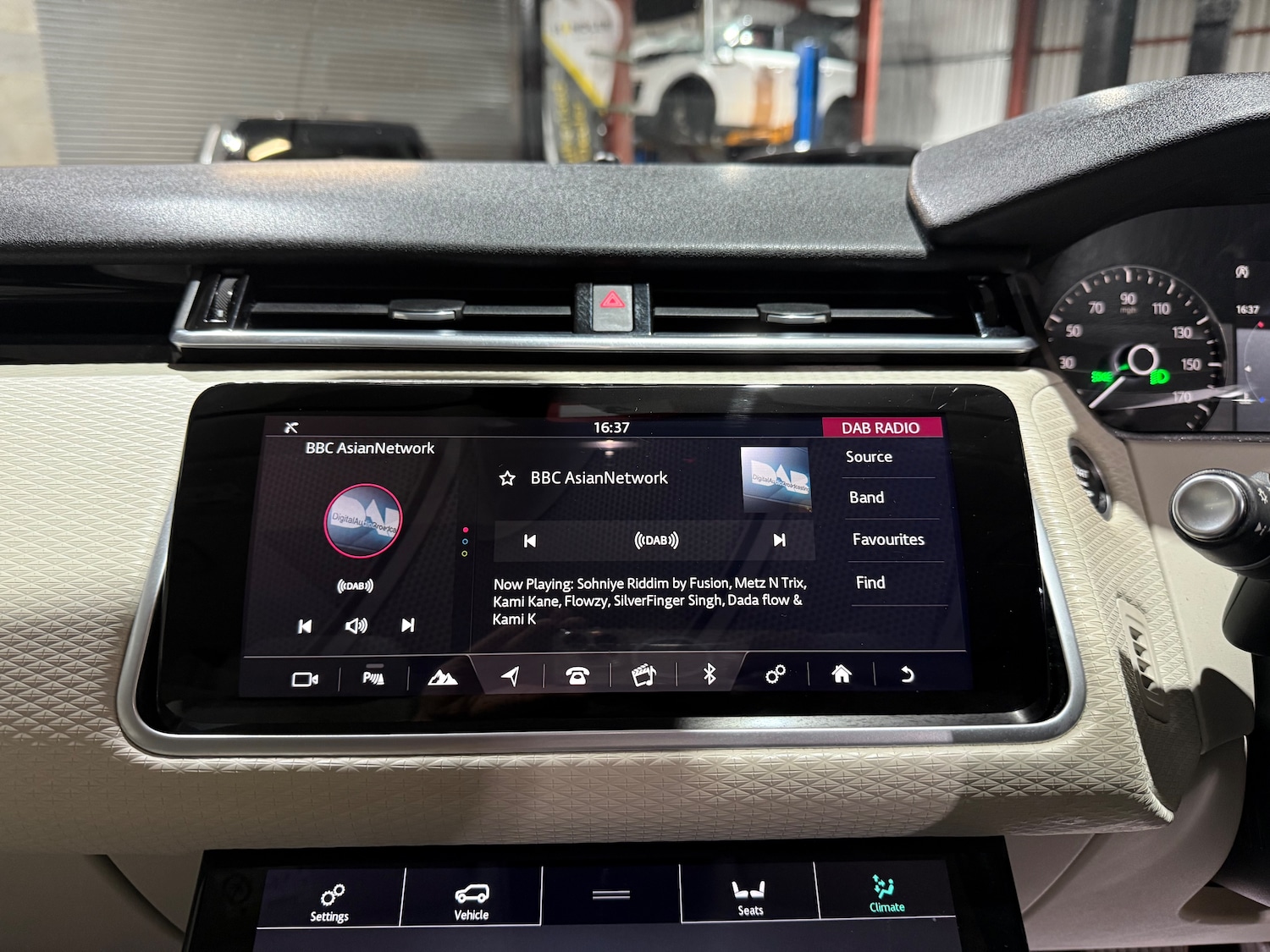 Used Land Rover Range Rover Velar 2018 for sale - 76875164: Photo 41