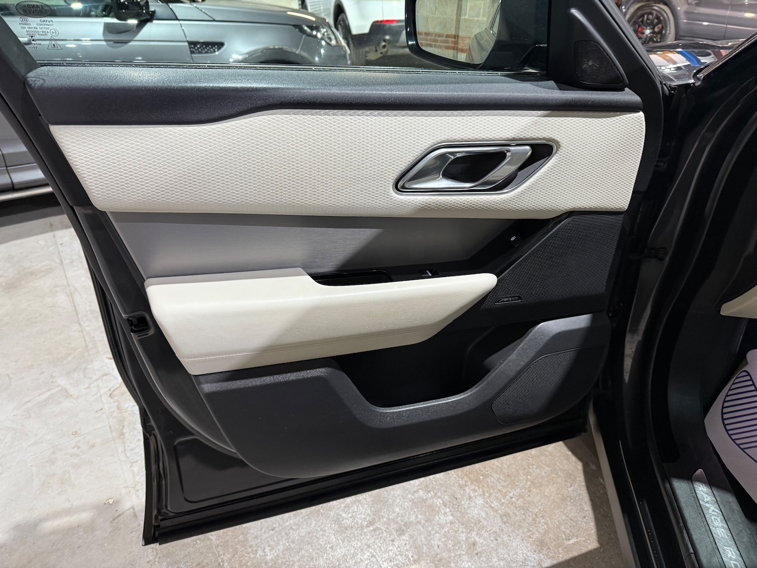 Used Land Rover Range Rover Velar 2018 for sale - 76875164: Photo 7