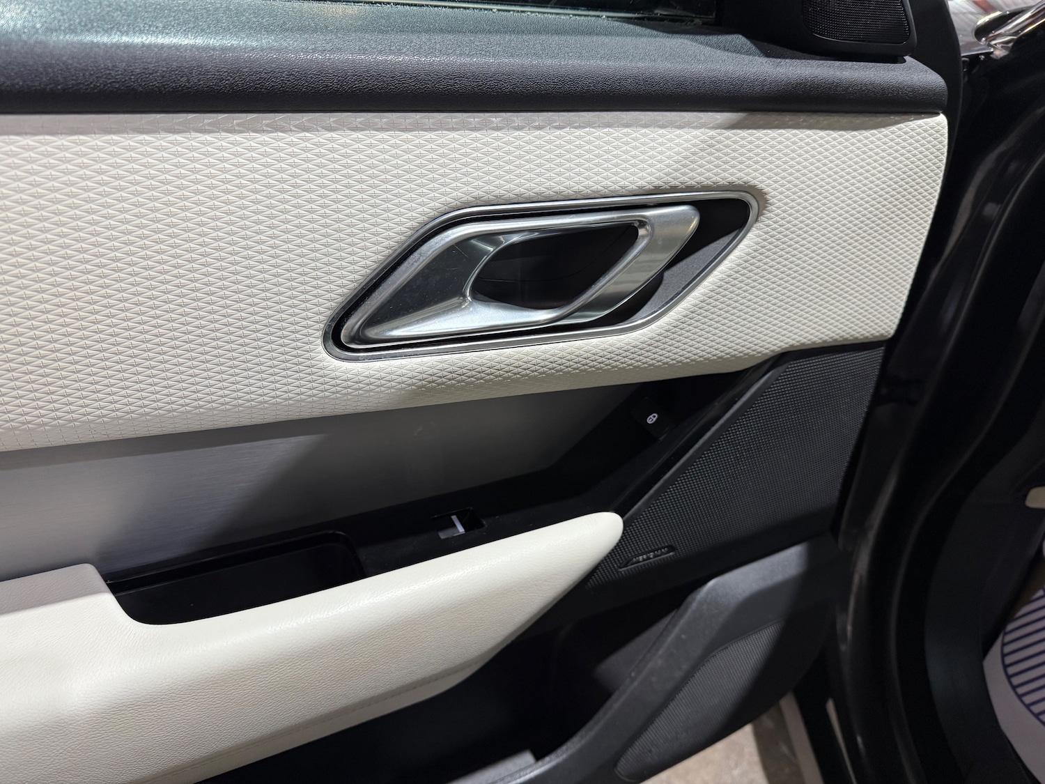 Used Land Rover Range Rover Velar 2018 for sale - 76875164: Photo 8