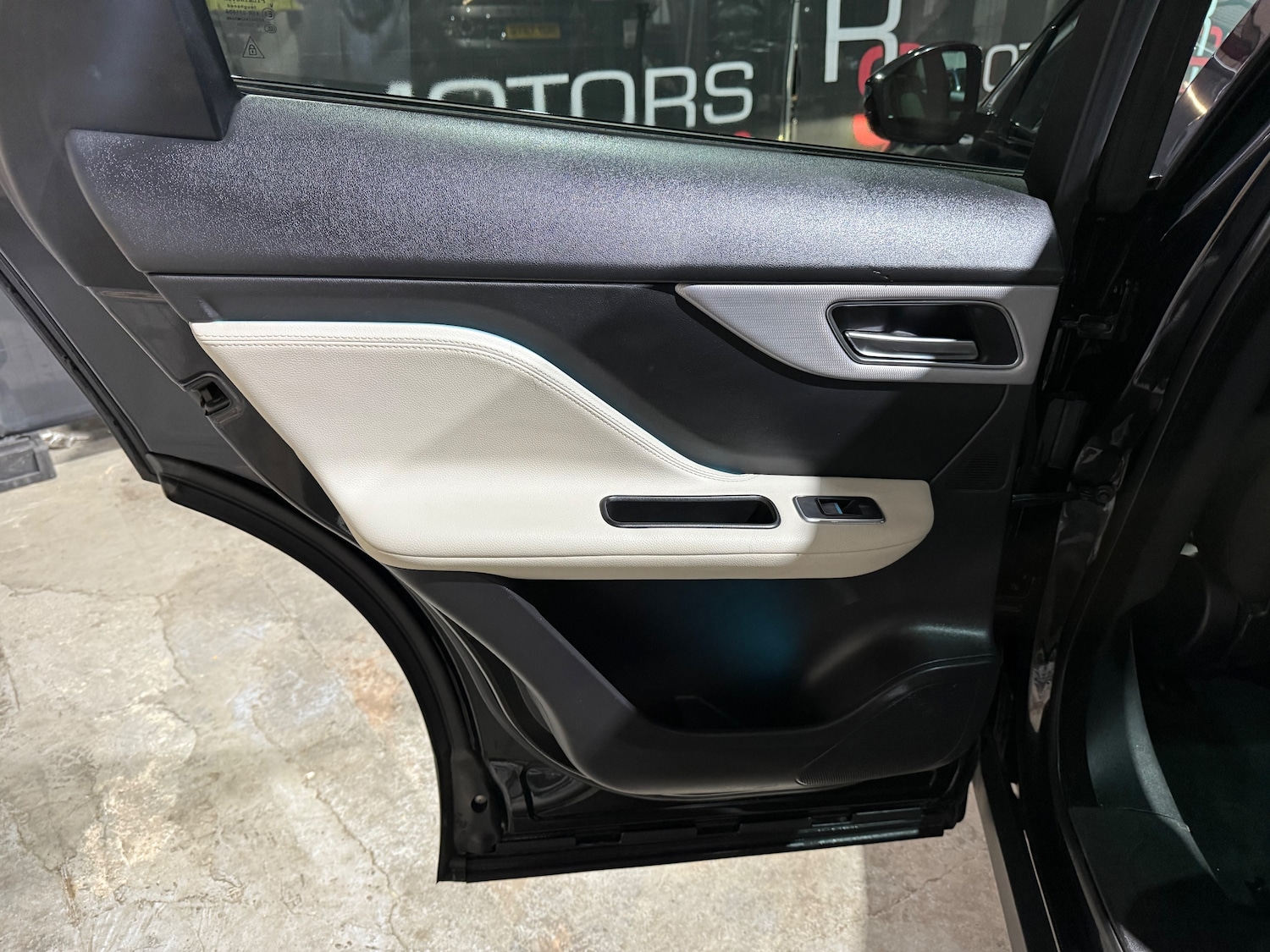 Used Jaguar F-Pace 2016 for sale - 77501923: Photo 13