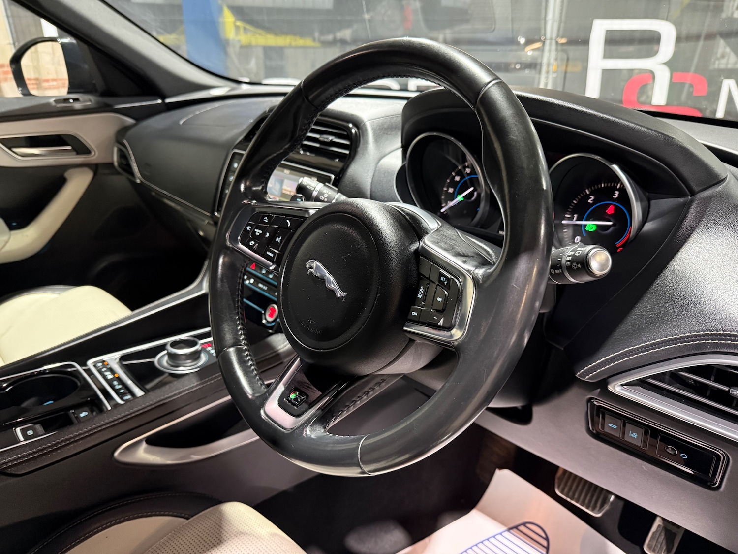 Used Jaguar F-Pace 2016 for sale - 77501923: Photo 24