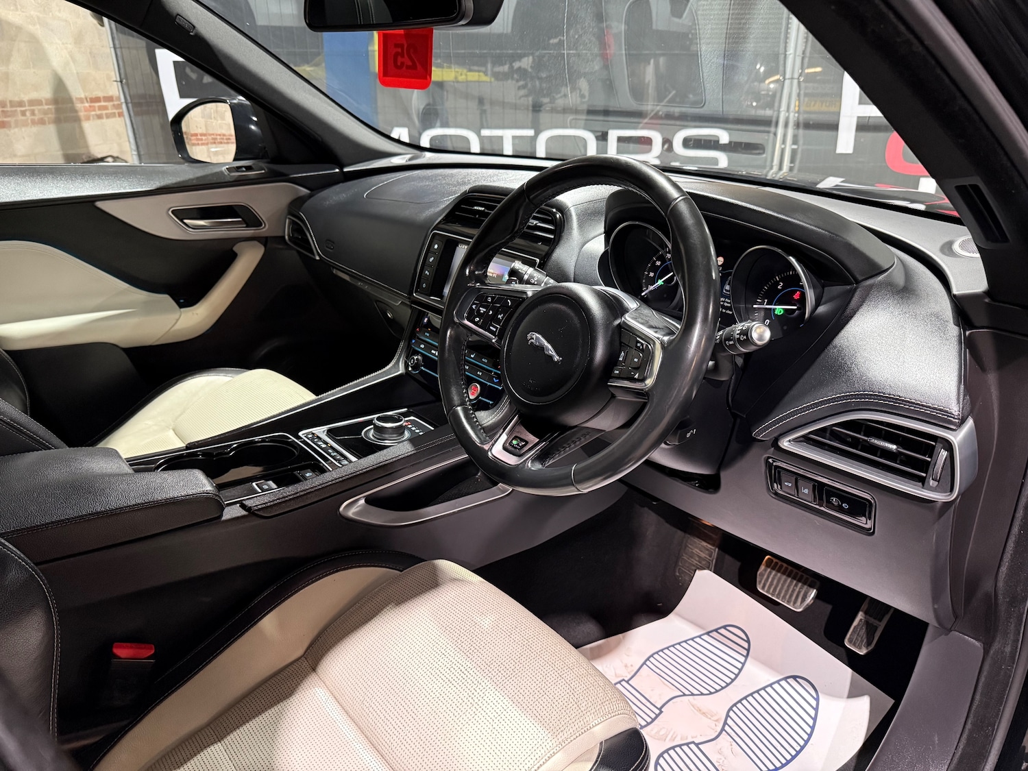 Used Jaguar F-Pace 2016 for sale - 77501923: Photo 25