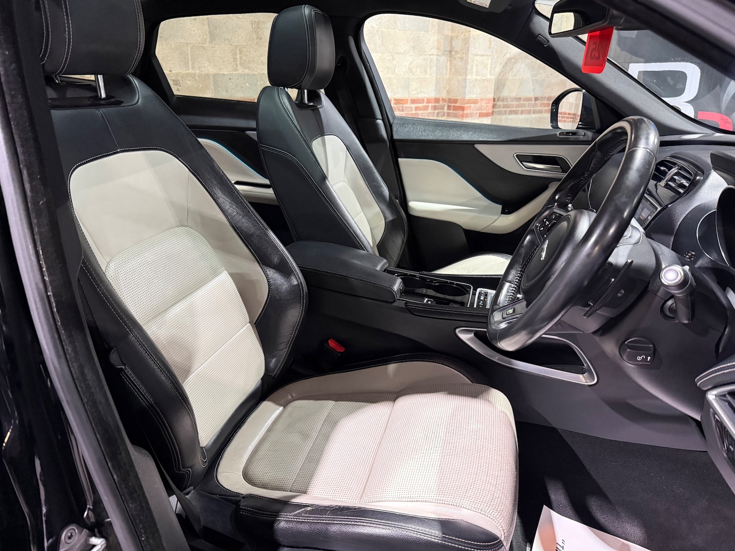 Used Jaguar F-Pace 2016 for sale - 77501923: Photo 26