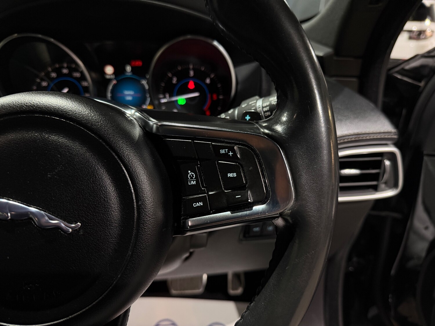 Used Jaguar F-Pace 2016 for sale - 77501923: Photo 31