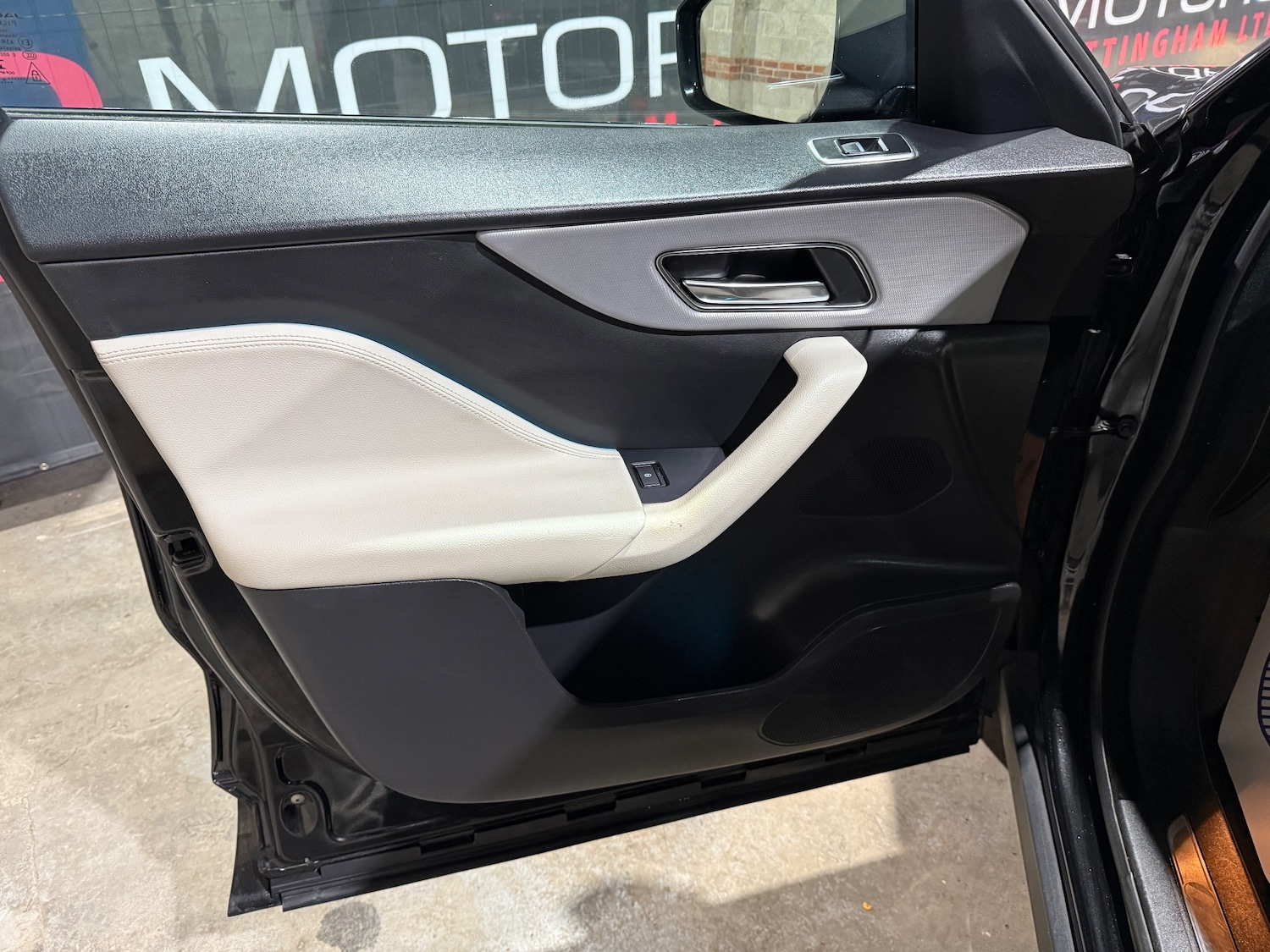 Used Jaguar F-Pace 2016 for sale - 77501923: Photo 7