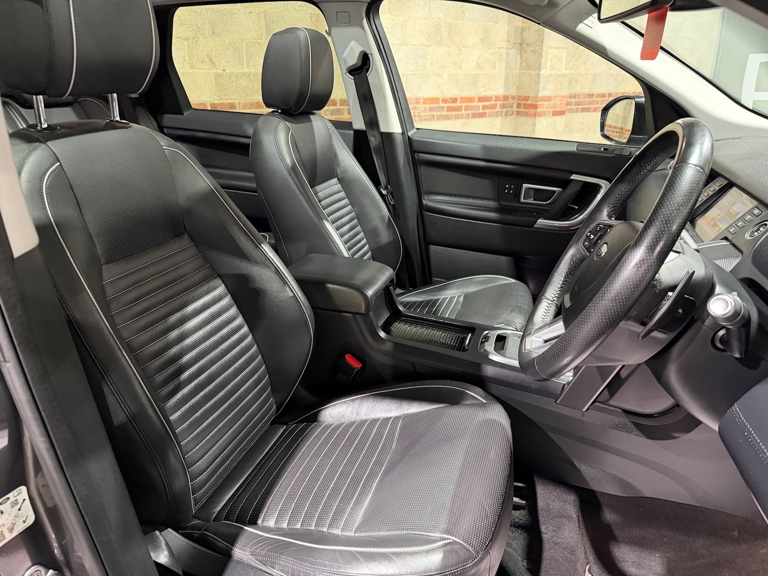 Used Land Rover Discovery Sport 2017 for sale - 77256557: Photo 31