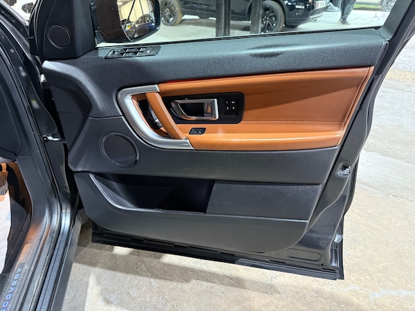 Used Land Rover Discovery Sport 2017 for sale - 76299838: Photo 26