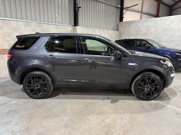 Used Land Rover Discovery Sport 2017 for sale - 76299838: Photo 2