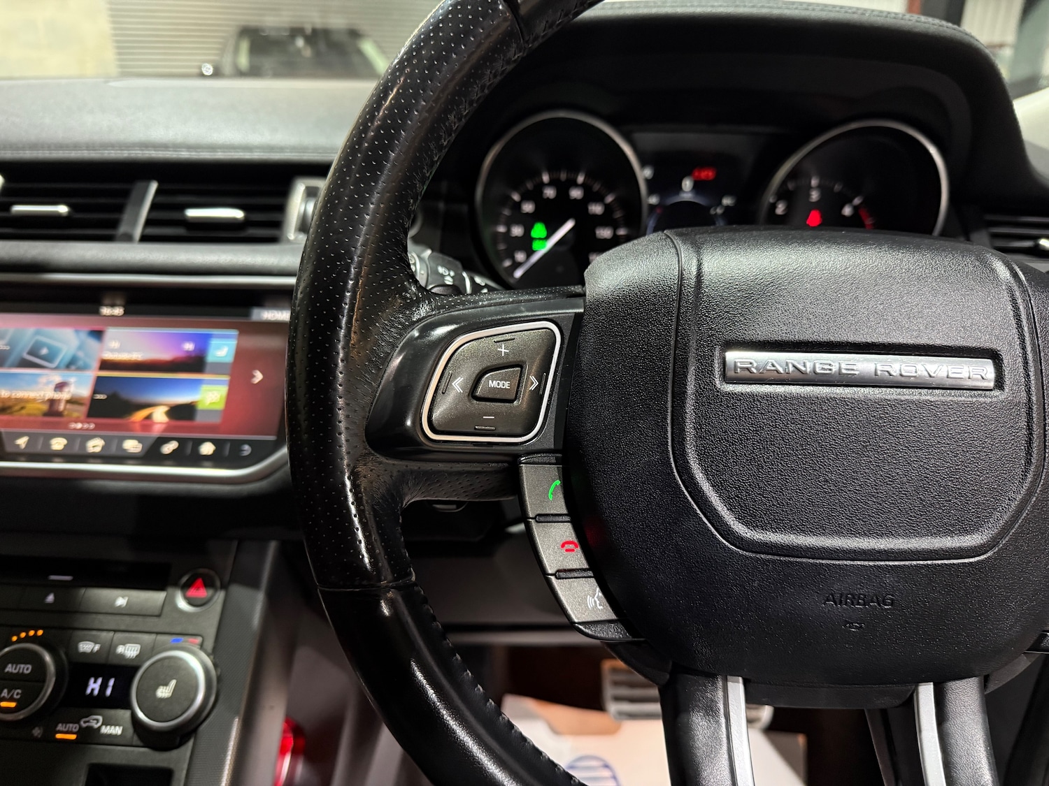 Used Land Rover Range Rover Evoque 2018 for sale - 76693541: Photo 31