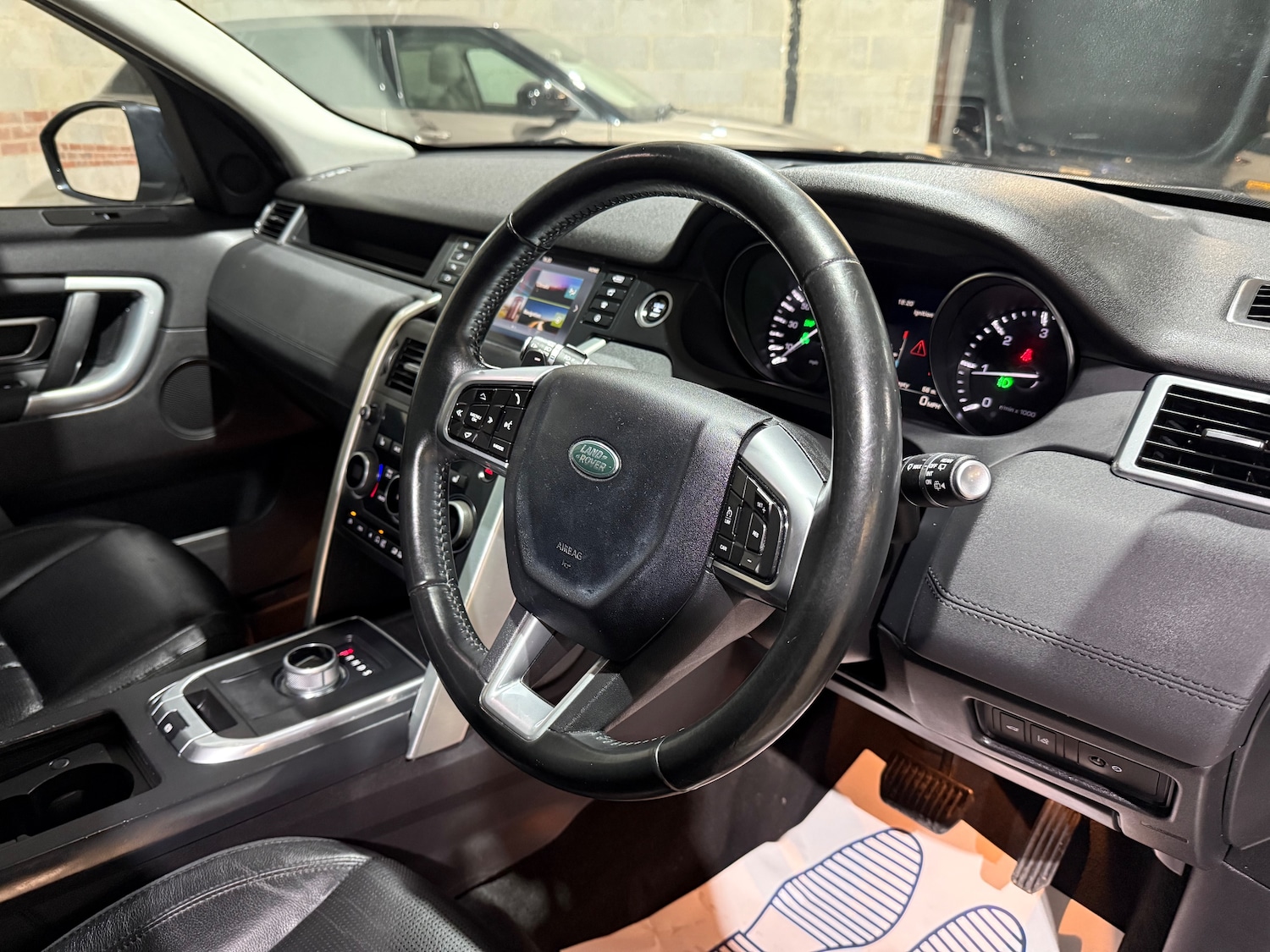 Used Land Rover Discovery Sport 2016 for sale - 76420240: Photo 25