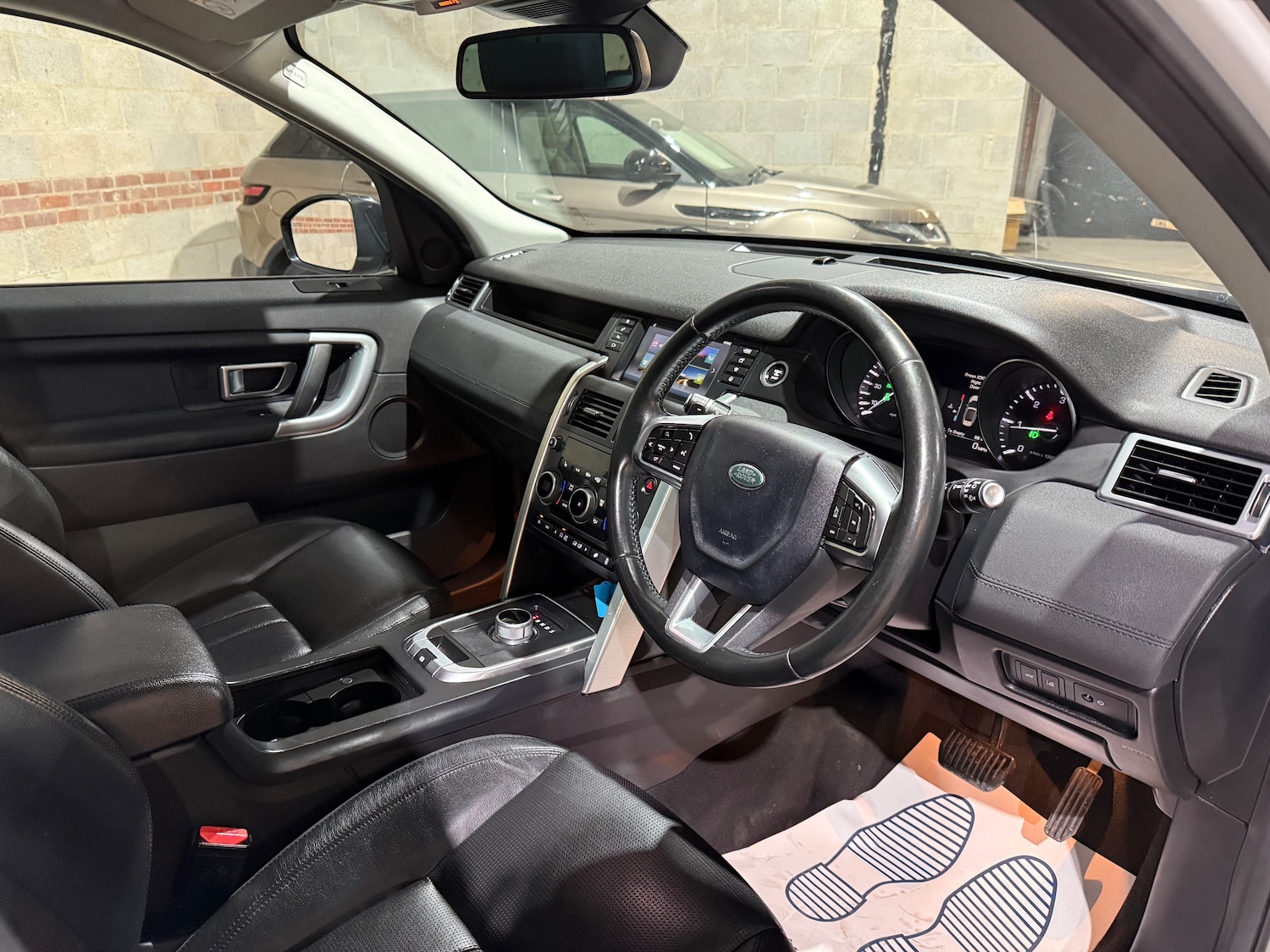 Used Land Rover Discovery Sport 2016 for sale - 76420240: Photo 26