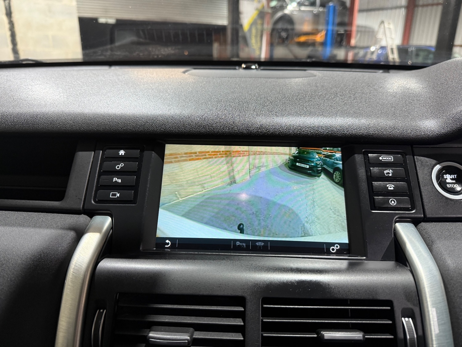 Used Land Rover Discovery Sport 2016 for sale - 76420240: Photo 38