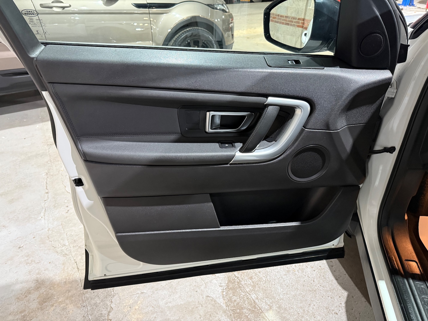 Used Land Rover Discovery Sport 2016 for sale - 76420240: Photo 7