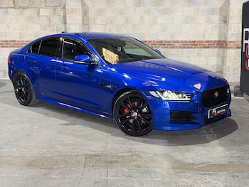 Used Jaguar XE 2018 for sale - 78852469: Photo