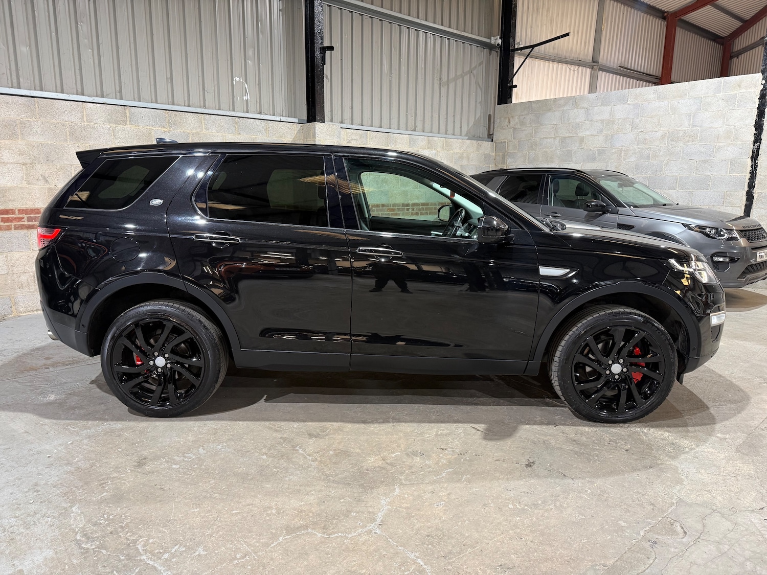 Used Land Rover Discovery Sport 2017 for sale - 76896412: Photo 2