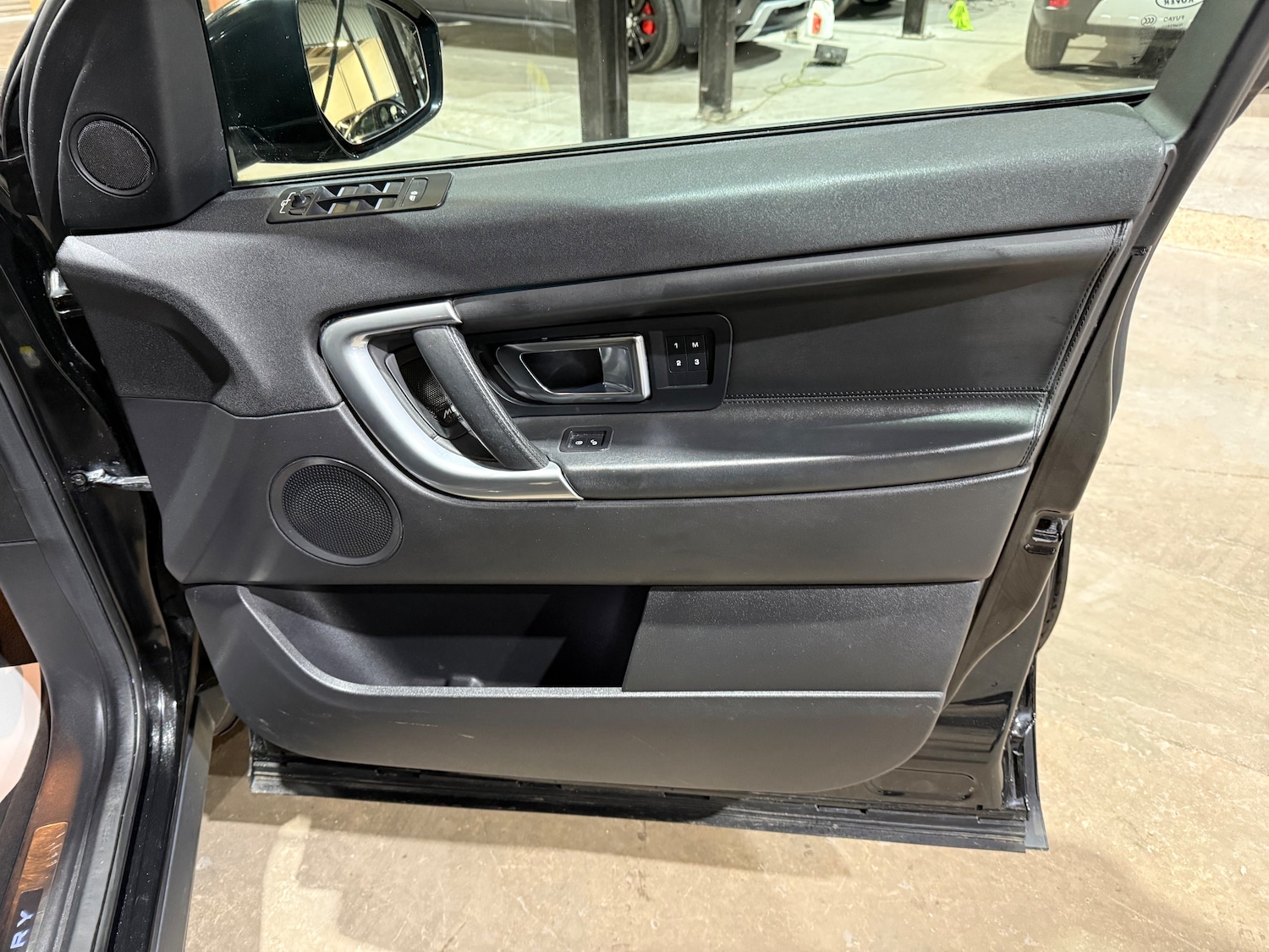 Used Land Rover Discovery Sport 2017 for sale - 76896412: Photo 25