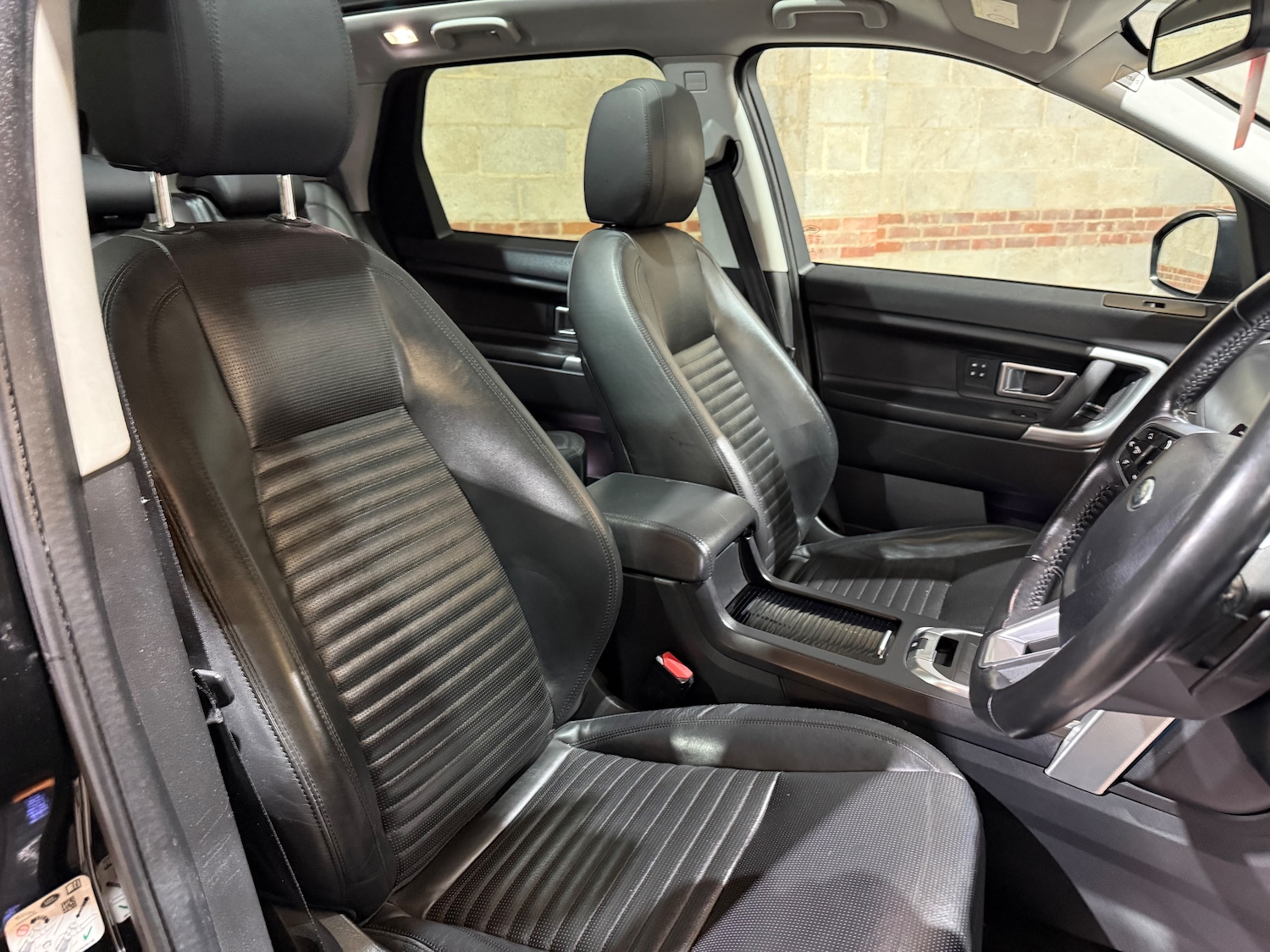 Used Land Rover Discovery Sport 2017 for sale - 76896412: Photo 31