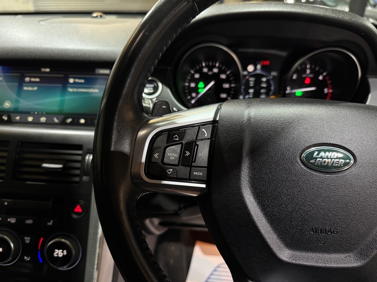 Used Land Rover Discovery Sport 2017 for sale - 76896412: Photo 34