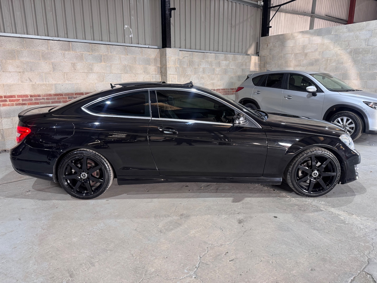 Used Mercedes-Benz C Class 2015 for sale - 77236230: Photo 2