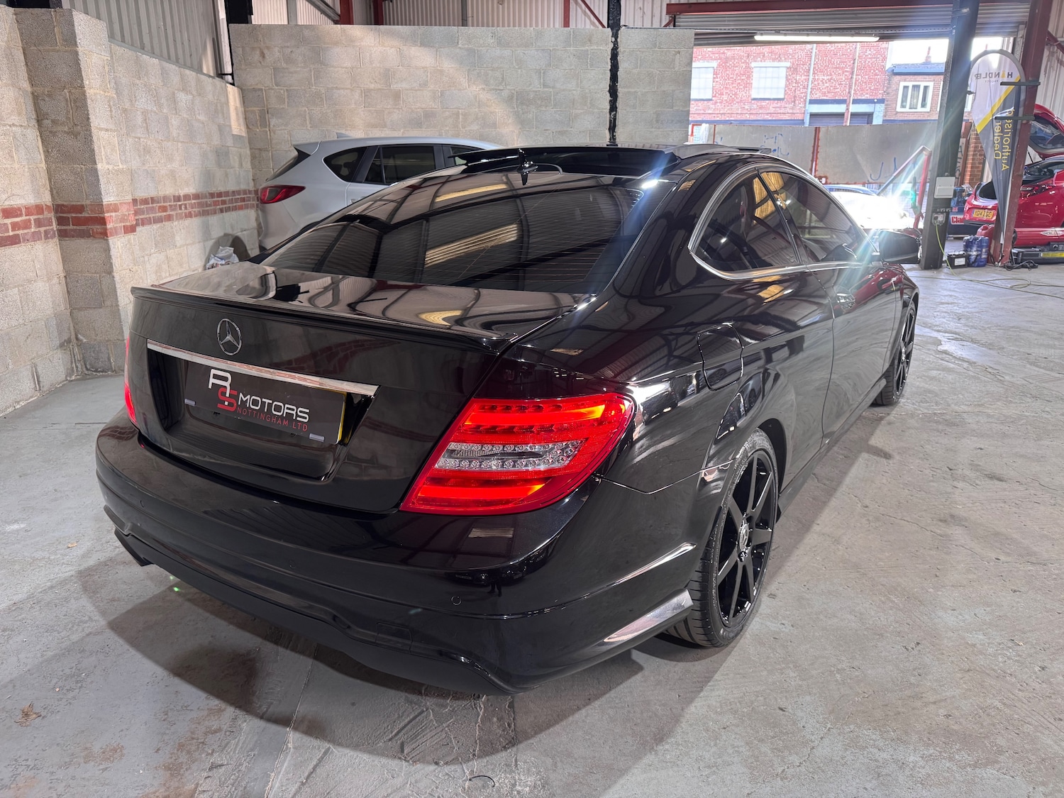 Used Mercedes-Benz C Class 2015 for sale - 77236230: Photo 3
