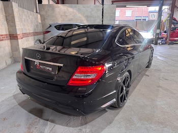 Used Mercedes-Benz C Class 2015 for sale - 77236230: Photo
