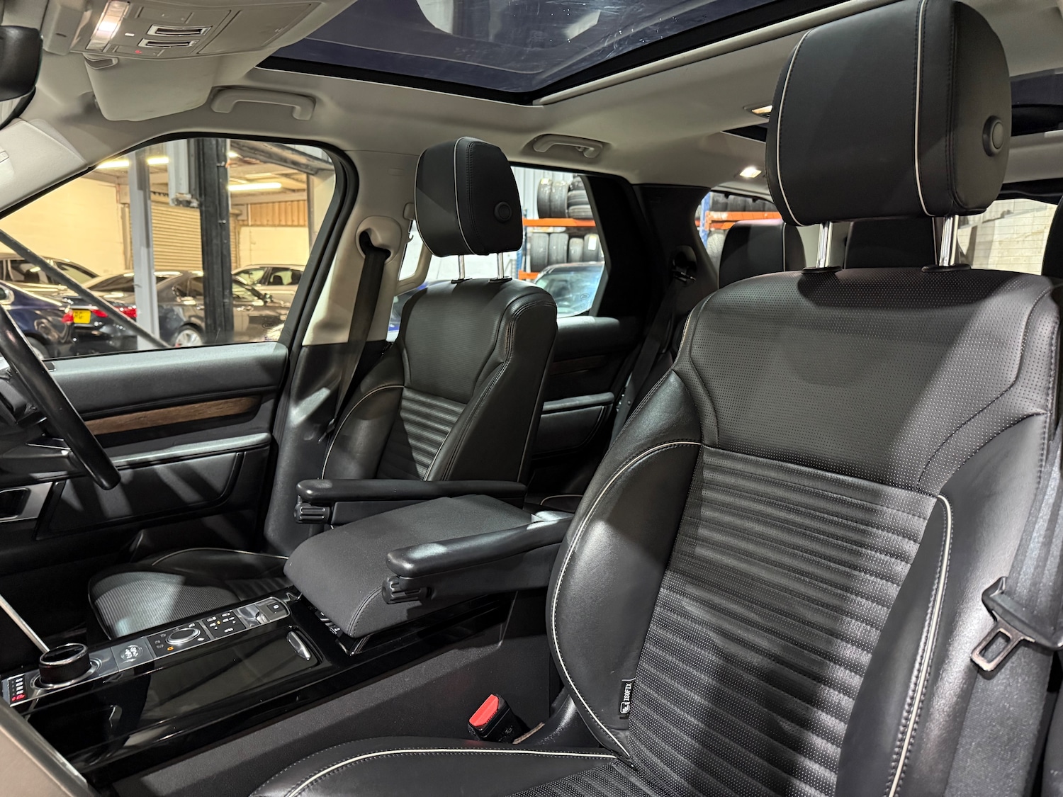 Used Land Rover Discovery 2017 for sale - 77287374: Photo 11