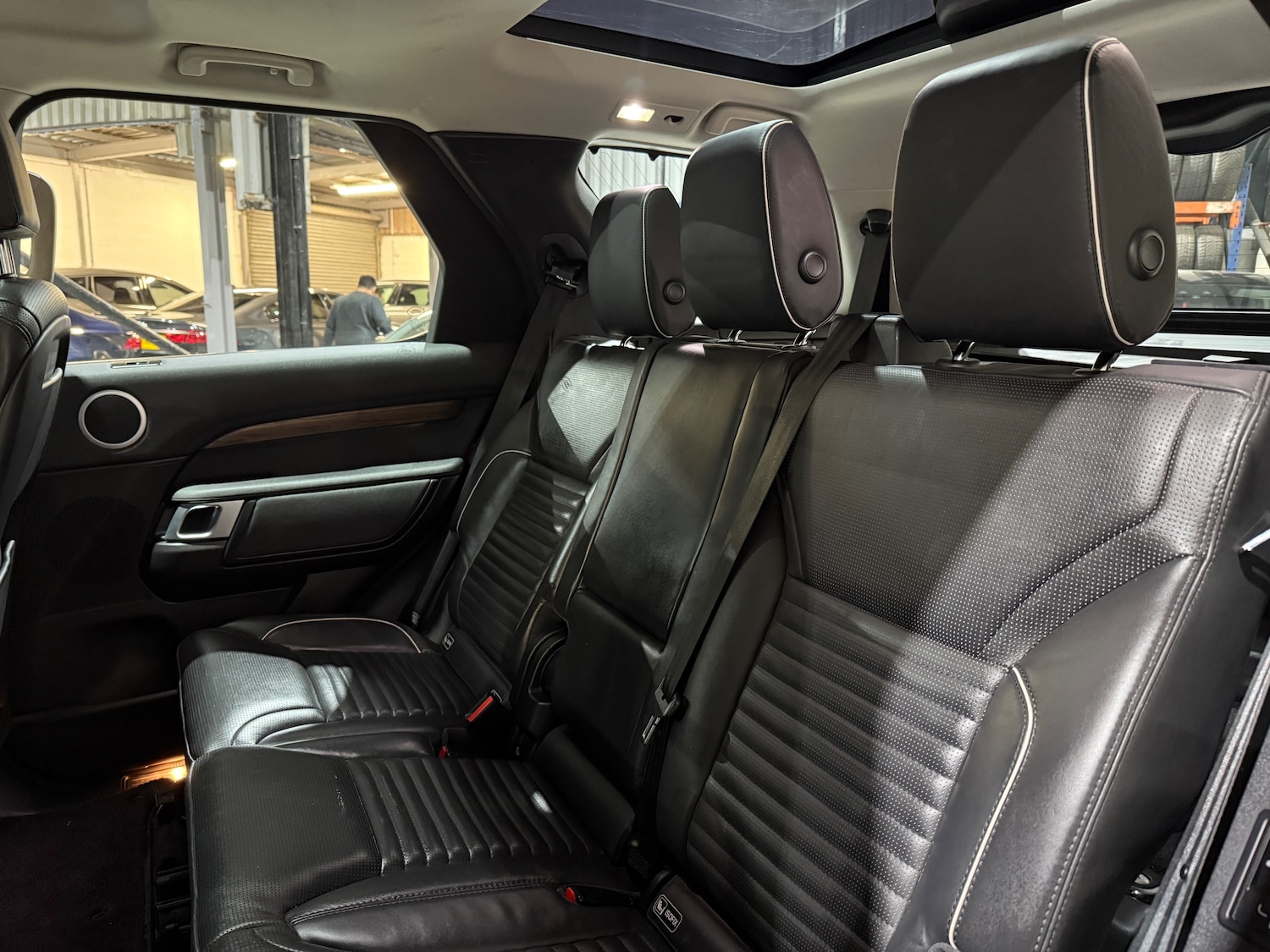 Used Land Rover Discovery 2017 for sale - 77287374: Photo 16