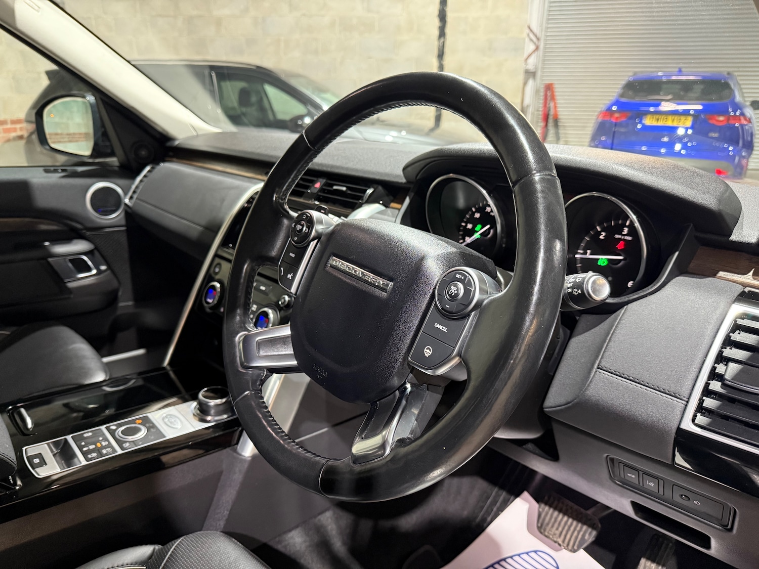 Used Land Rover Discovery 2017 for sale - 77287374: Photo 31