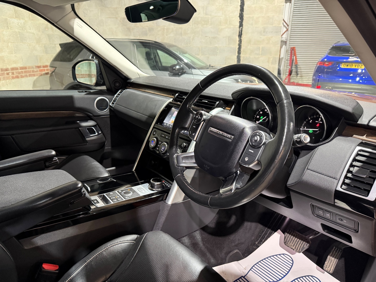 Used Land Rover Discovery 2017 for sale - 77287374: Photo 32