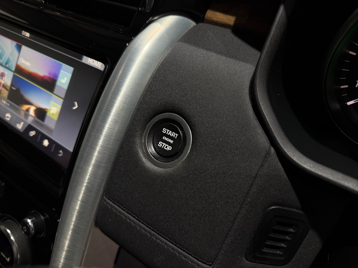 Used Land Rover Discovery 2017 for sale - 77287374: Photo 45