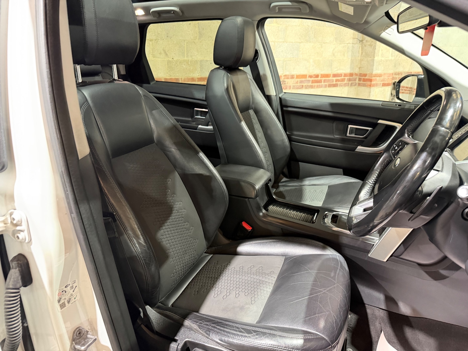 Used Land Rover Discovery Sport 2018 for sale - 77931772: Photo 31