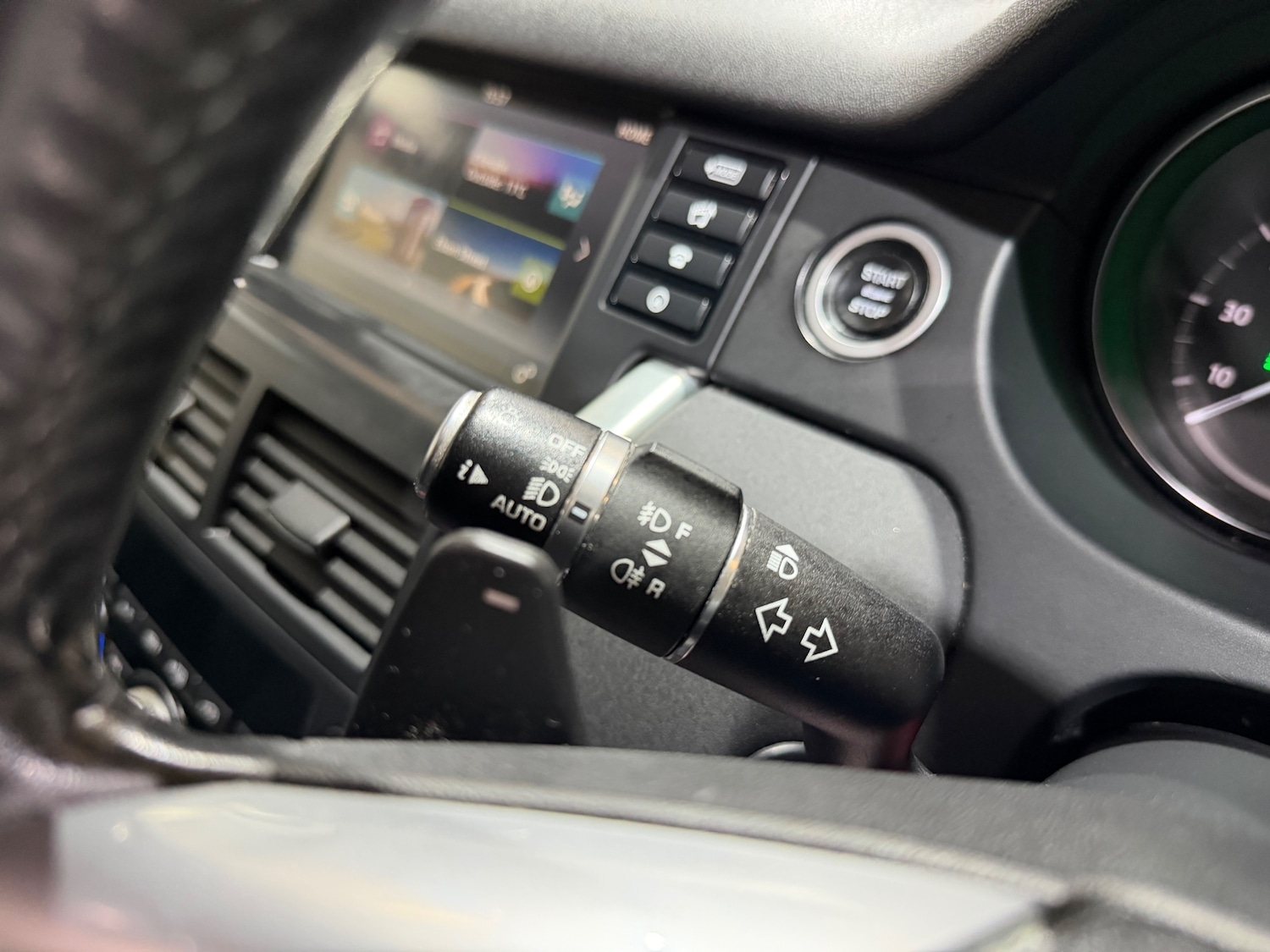 Used Land Rover Discovery Sport 2018 for sale - 77931772: Photo 38