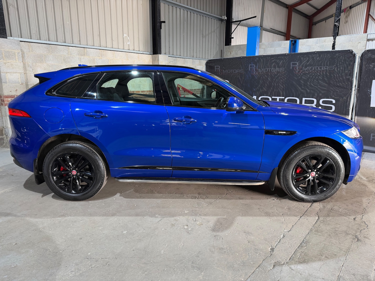 Used Jaguar F-Pace 2017 for sale - 78159171: Photo 2