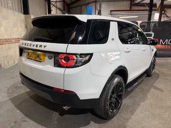 Used Land Rover Discovery Sport 2017 for sale - 78932132: Photo