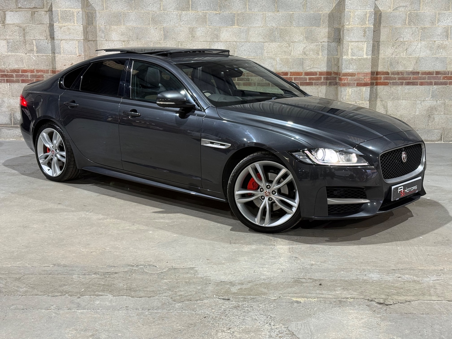 Used Jaguar XF 2017 for sale - 76445602: Photo 1