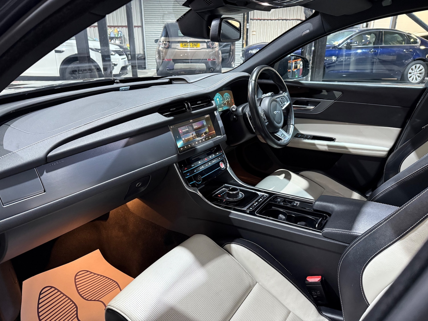 Used Jaguar XF 2017 for sale - 76445602: Photo 10